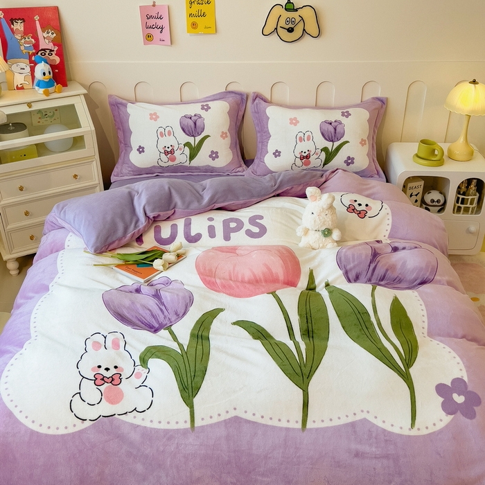 91家纺网 家纺一手货源 找家纺 丝羽坊 2025新款A类大版牛奶绒印花四件套 郁金小兔