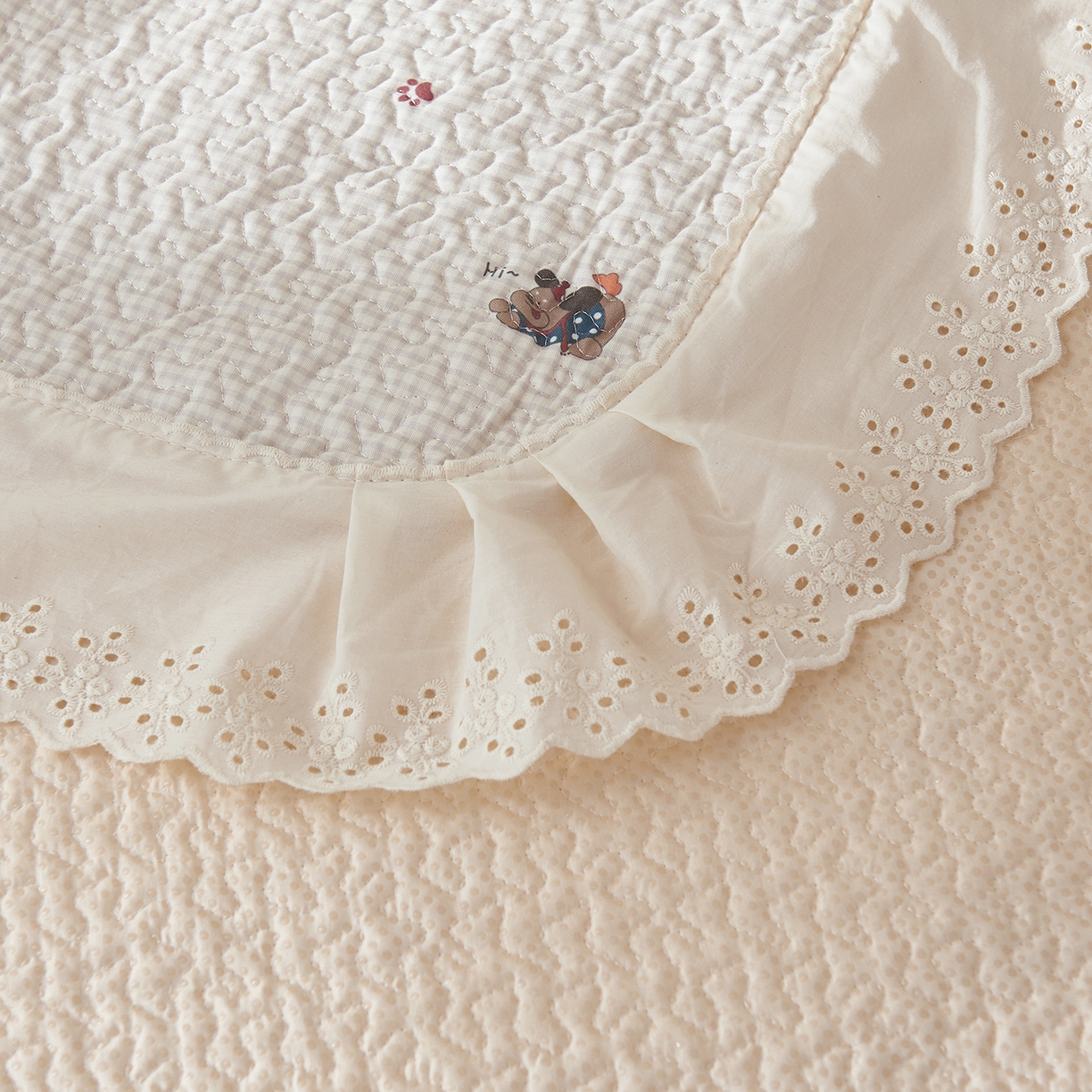 91家纺网 家纺一手货源 找家纺 拾小柒 2025年新款全棉双层纱床盖花边法式中古奶油风防滑床盖三件套 格子狗米