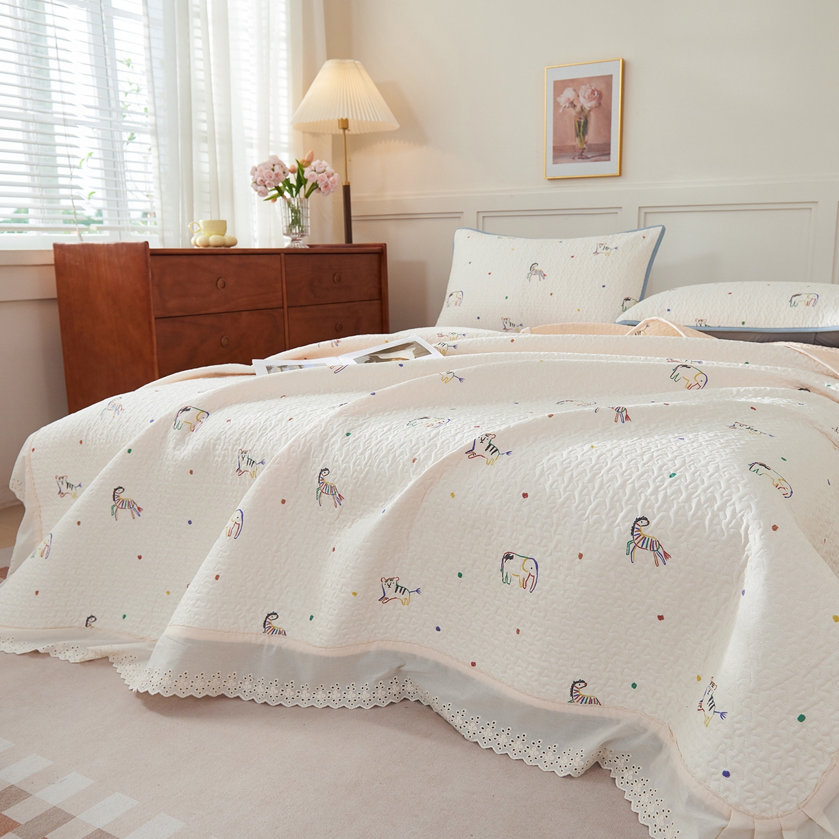 91家纺网 家纺一手货源 找家纺 拾小柒 2025年新款全棉双层纱床盖花边法式中古奶油风防滑床盖三件套 七彩童年
