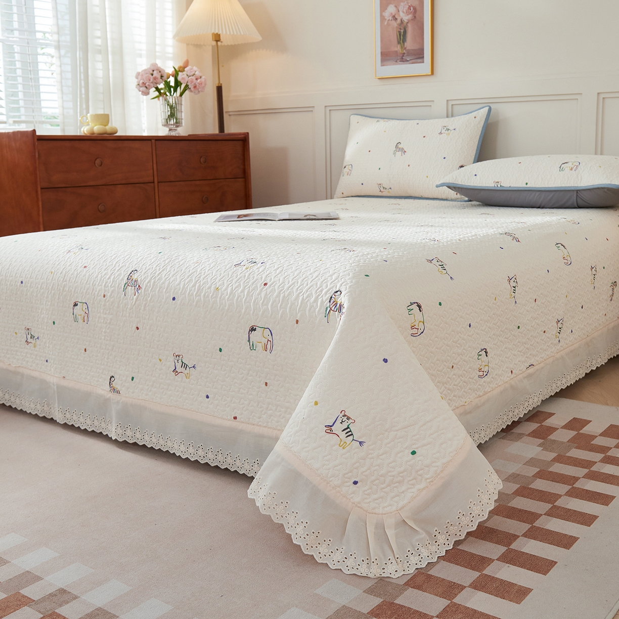 91家纺网 家纺一手货源 找家纺 拾小柒 2025年新款全棉双层纱床盖花边法式中古奶油风防滑床盖三件套 七彩童年