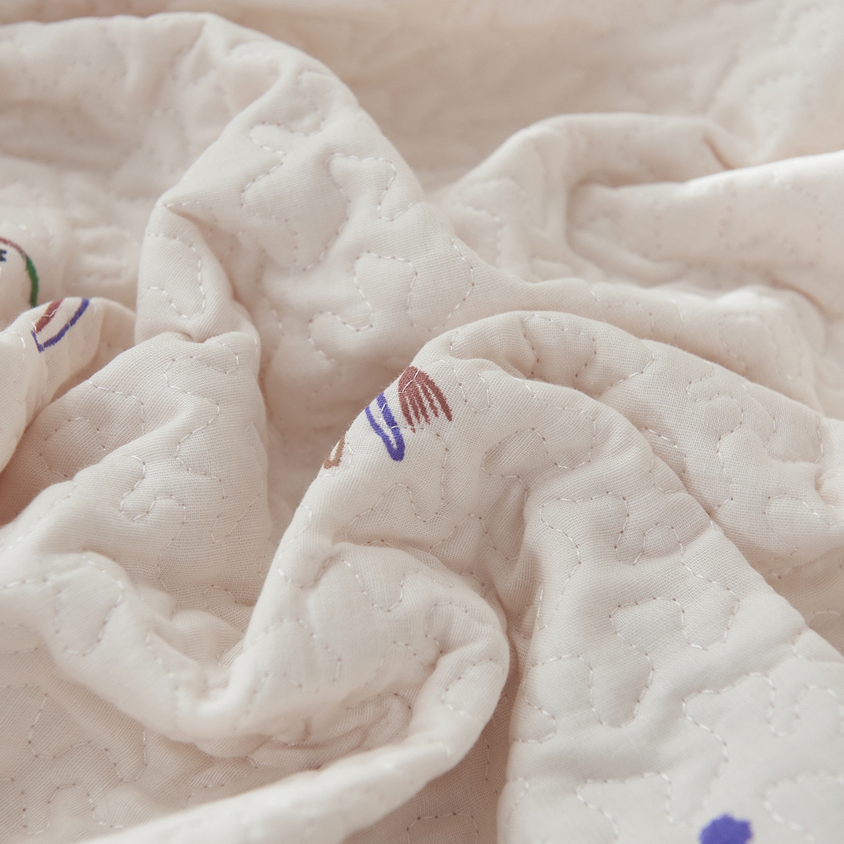 91家纺网 家纺一手货源 找家纺 拾小柒 2025年新款全棉双层纱床盖花边法式中古奶油风防滑床盖三件套 七彩童年