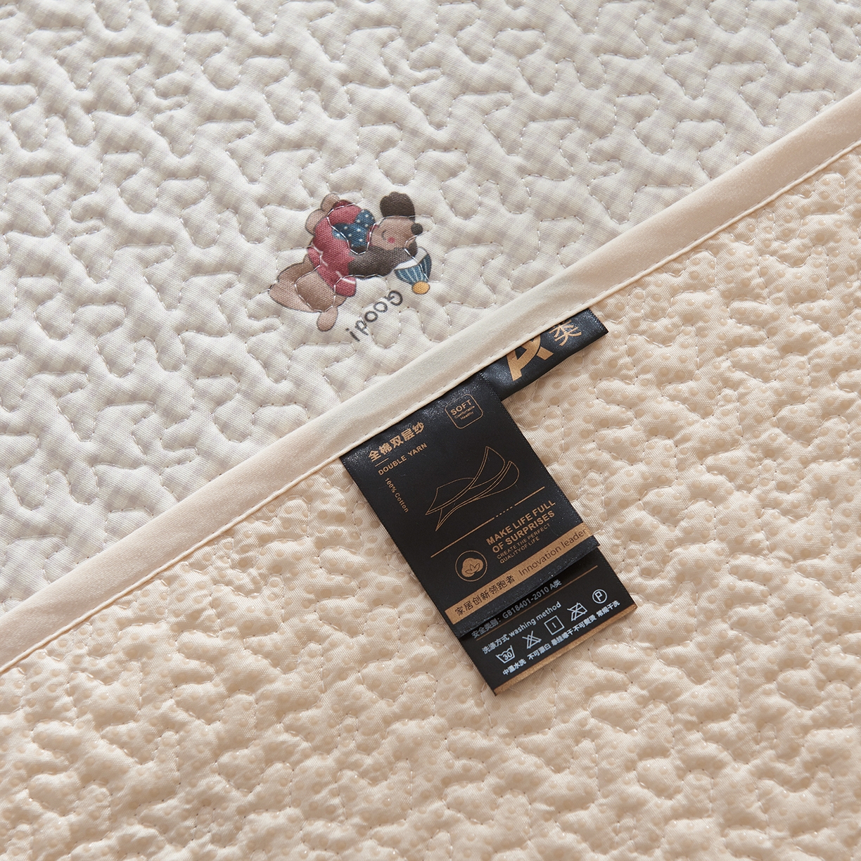 91家纺网 家纺一手货源 找家纺 拾小柒 2025年新款全棉双层纱床盖花边法式中古奶油风防滑床盖三件套 格子狗米