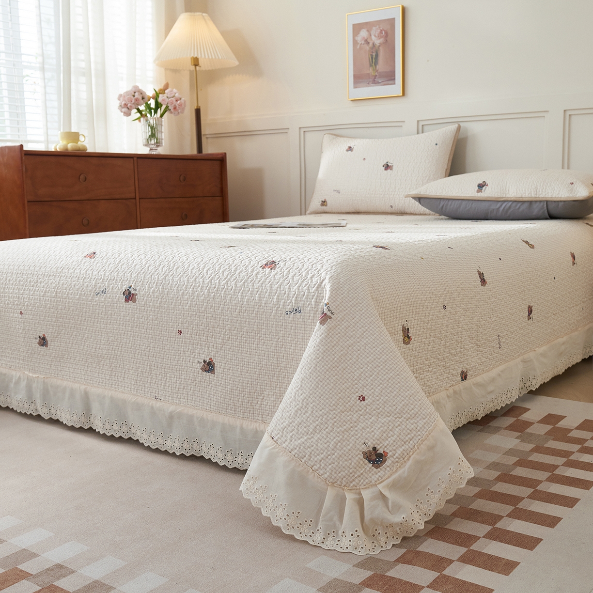 91家纺网 家纺一手货源 找家纺 拾小柒 2025年新款全棉双层纱床盖花边法式中古奶油风防滑床盖三件套 格子狗米