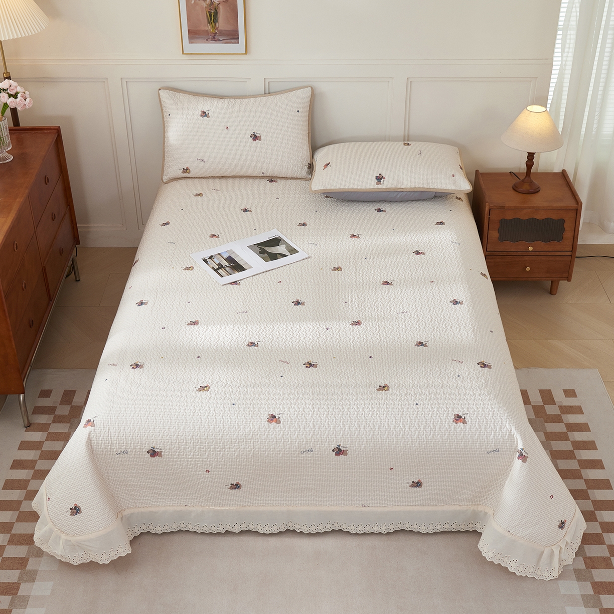 91家纺网 家纺一手货源 找家纺 拾小柒 2025年新款全棉双层纱床盖花边法式中古奶油风防滑床盖三件套 格子狗米