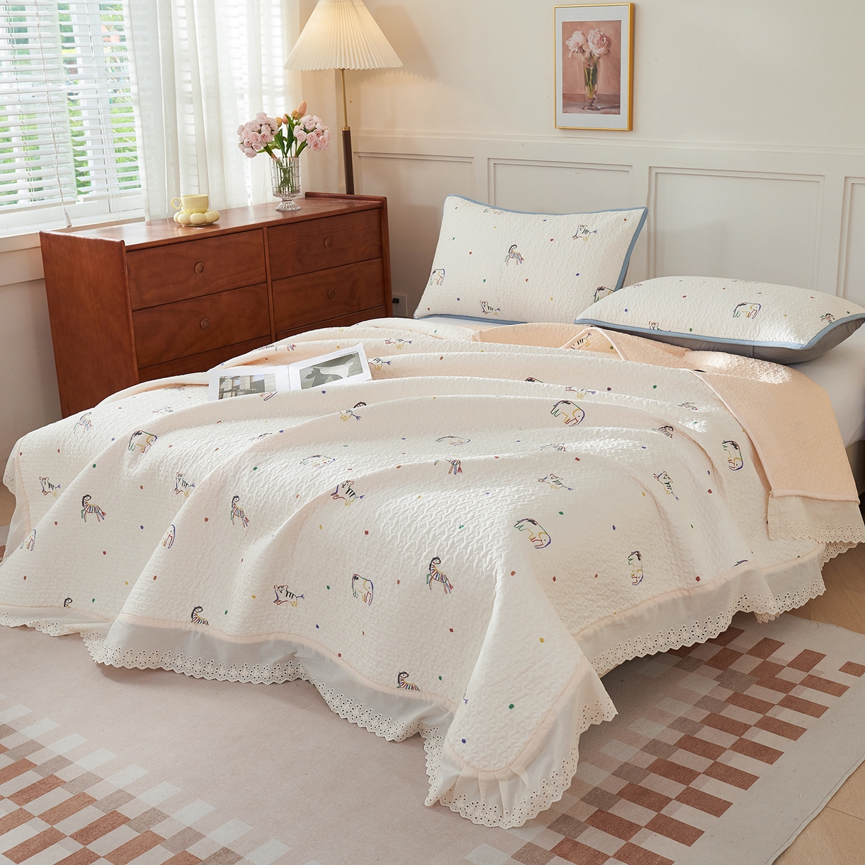 91家纺网 家纺一手货源 找家纺 拾小柒 2025年新款全棉双层纱床盖花边法式中古奶油风防滑床盖三件套 七彩童年