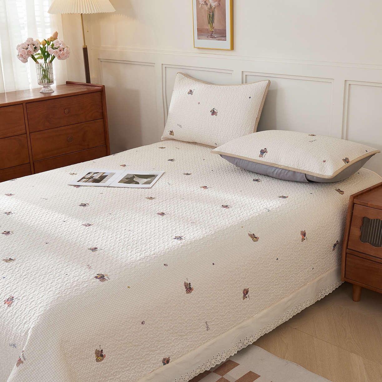 91家纺网 家纺一手货源 找家纺 拾小柒 2025年新款全棉双层纱床盖花边法式中古奶油风防滑床盖三件套 格子狗米