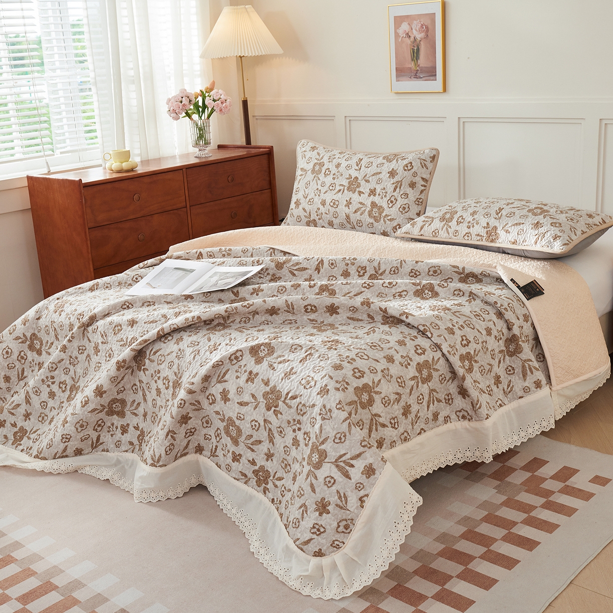 91家纺网 家纺一手货源 找家纺 拾小柒 2025年新款全棉双层纱床盖花边法式中古奶油风防滑床盖三件套 忘忧草咖