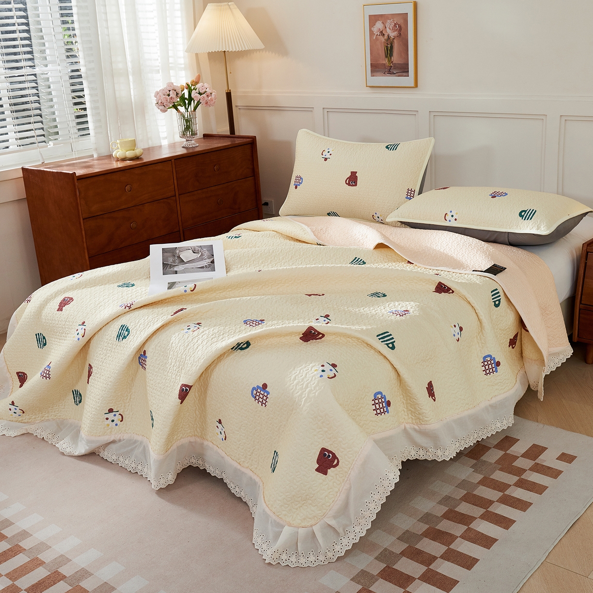 91家纺网 家纺一手货源 找家纺 拾小柒 2025年新款全棉双层纱床盖花边法式中古奶油风防滑床盖三件套 彩色杯黄