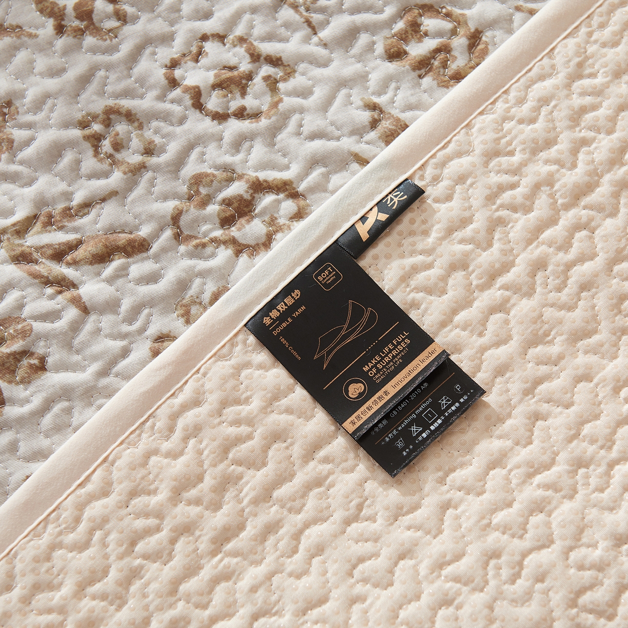 91家纺网 家纺一手货源 找家纺 拾小柒 2025年新款全棉双层纱床盖花边法式中古奶油风防滑床盖三件套 忘忧草咖