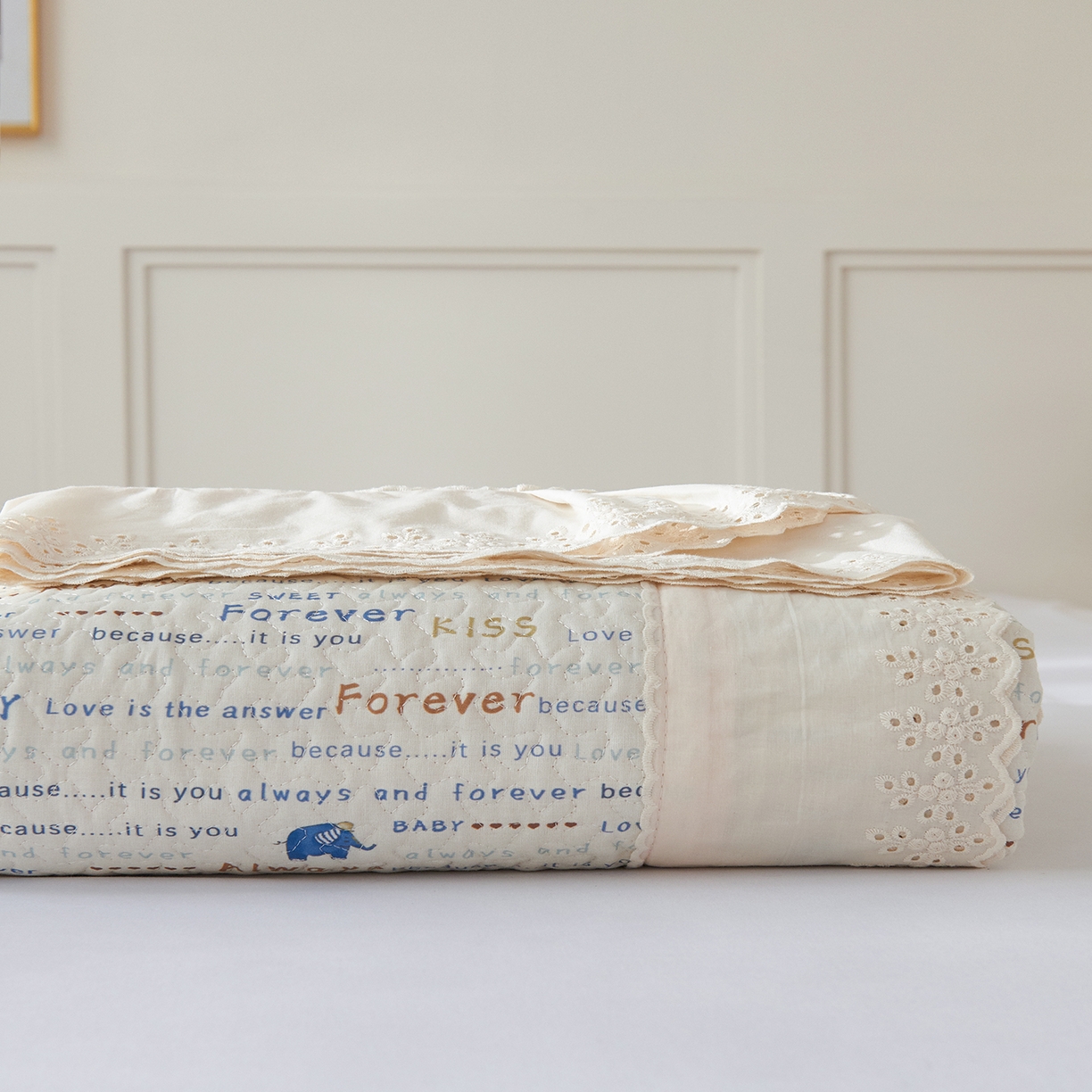 91家纺网 家纺一手货源 找家纺 拾小柒 2025年新款全棉双层纱床盖花边法式中古奶油风防滑床盖三件套 英文象蓝