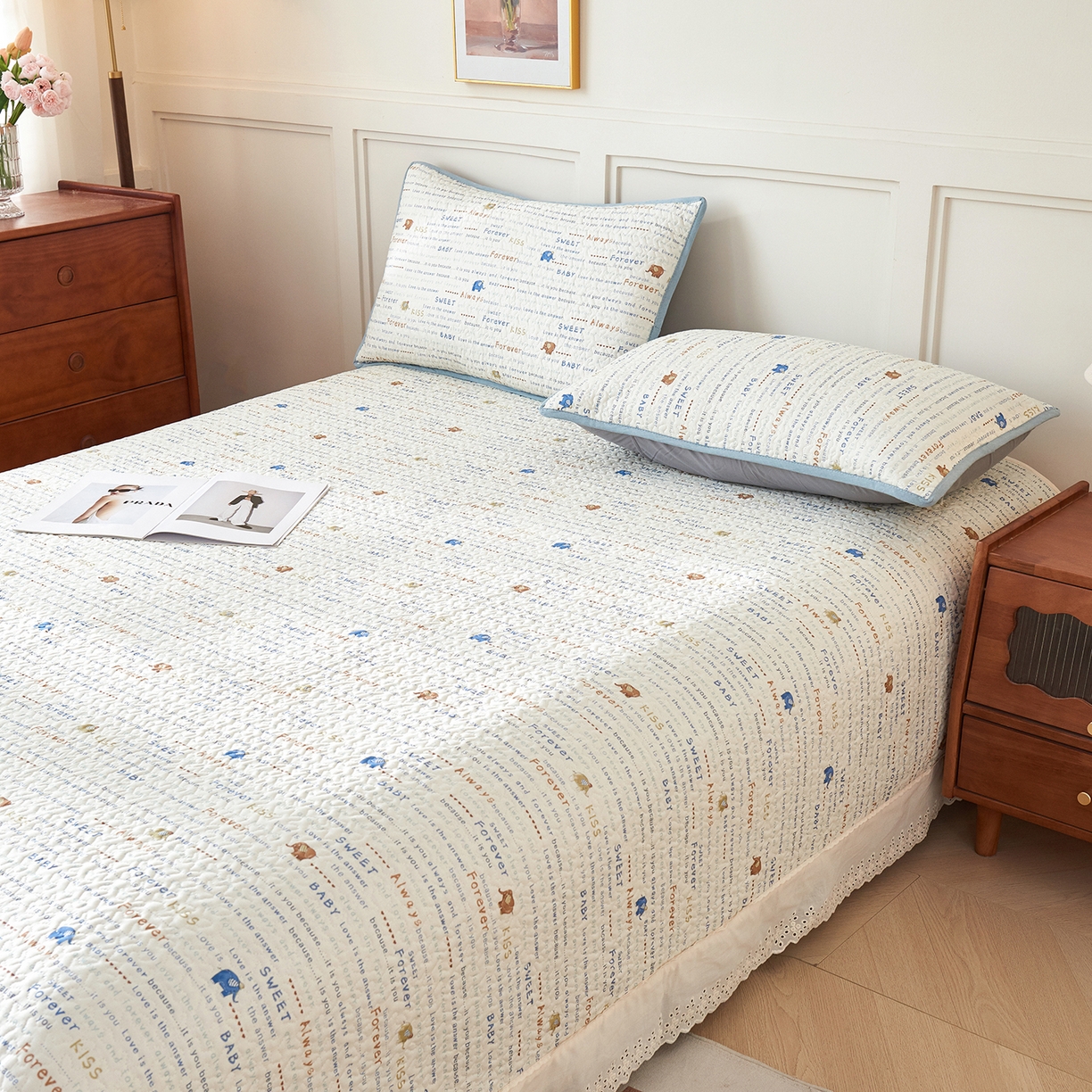 91家纺网 家纺一手货源 找家纺 拾小柒 2025年新款全棉双层纱床盖花边法式中古奶油风防滑床盖三件套 英文象蓝