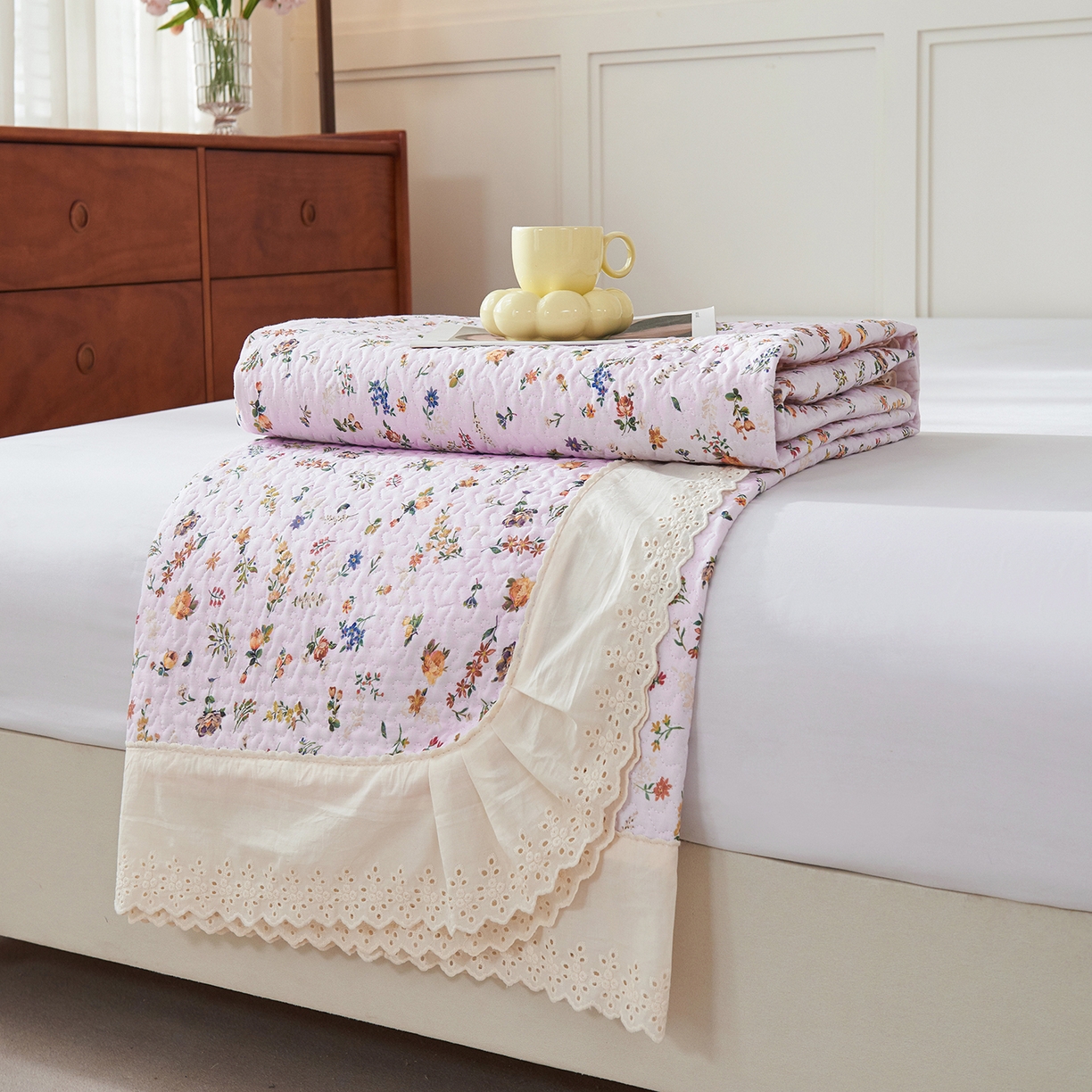 91家纺网 家纺一手货源 找家纺 拾小柒 2025年新款全棉双层纱床盖花边法式中古奶油风防滑床盖三件套 春色满园