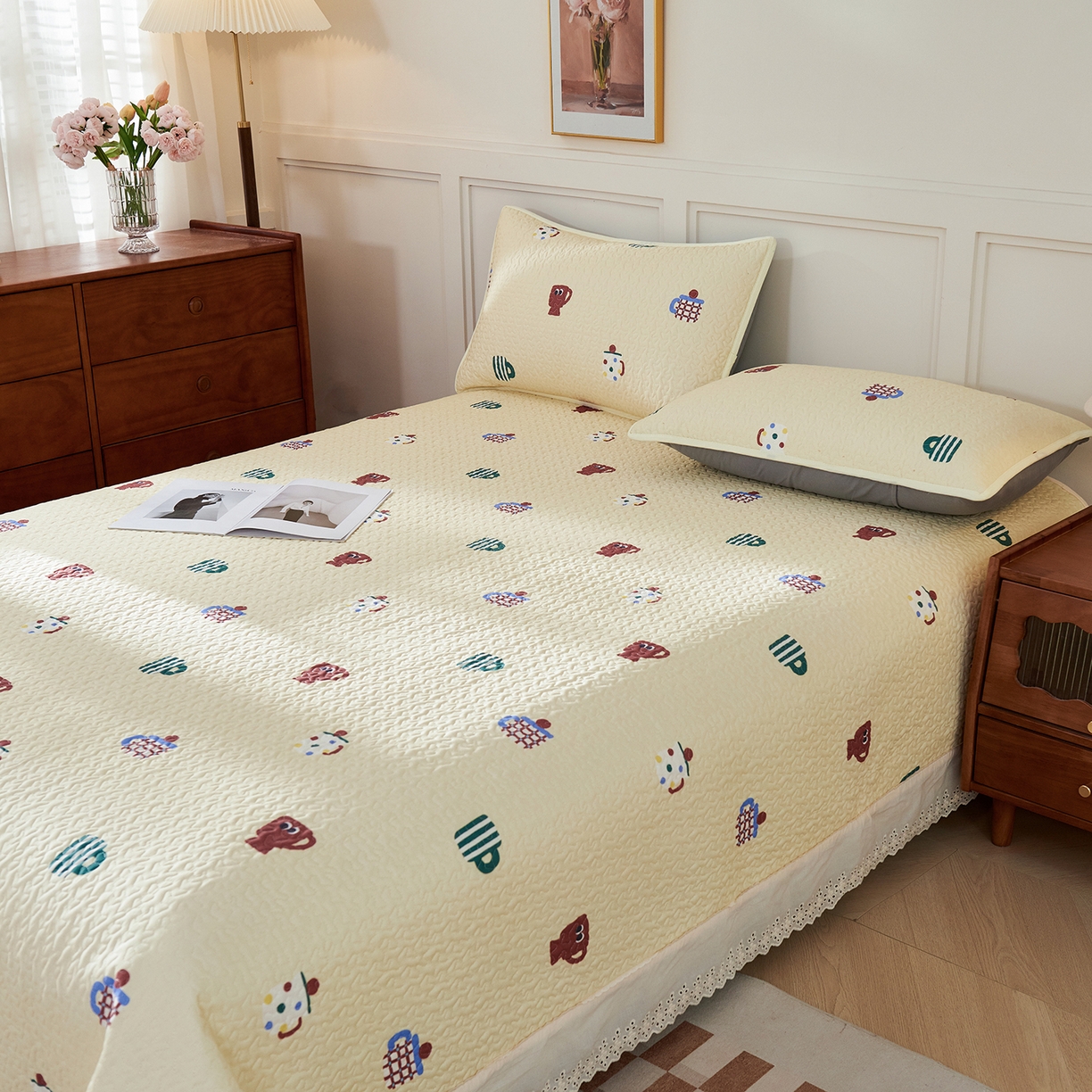 91家纺网 家纺一手货源 找家纺 拾小柒 2025年新款全棉双层纱床盖花边法式中古奶油风防滑床盖三件套 彩色杯黄