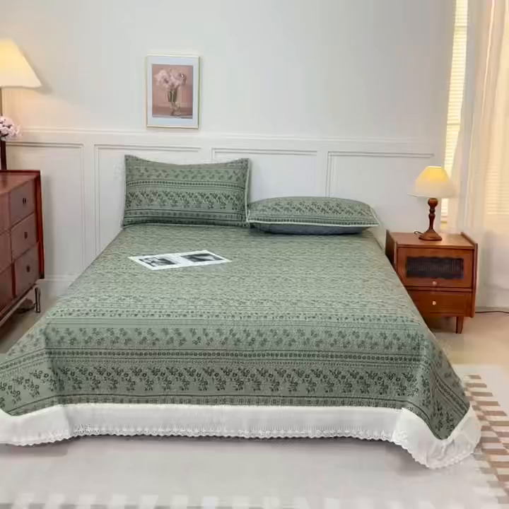 91家纺网 家纺一手货源 找家纺 拾小柒 2025年新款全棉双层纱床盖花边法式中古奶油风防滑床盖三件套 爱丽丝花园