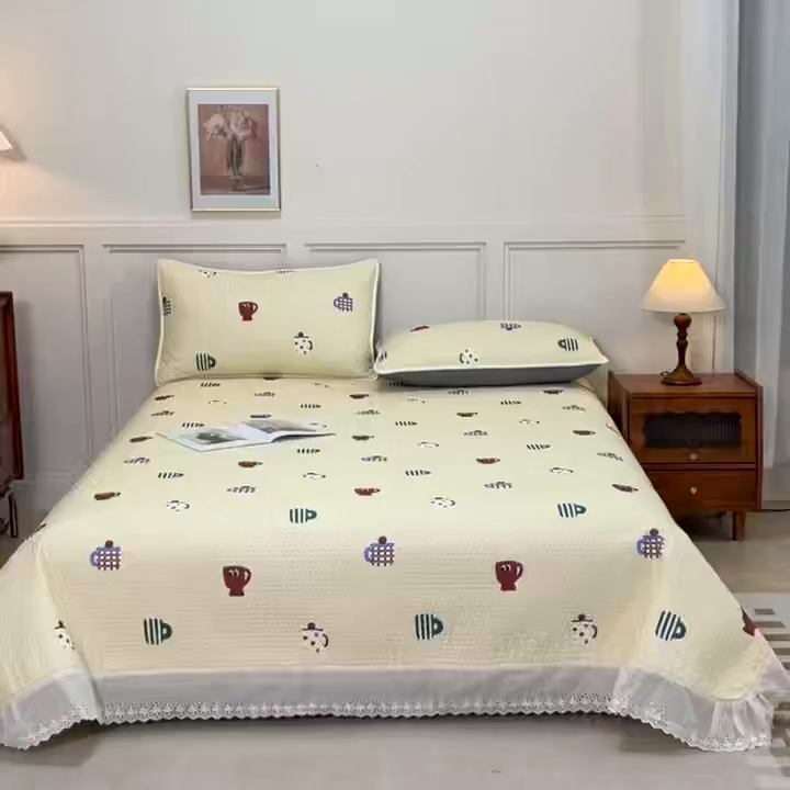 91家纺网 家纺一手货源 找家纺 拾小柒 2025年新款全棉双层纱床盖花边法式中古奶油风防滑床盖三件套 彩色杯黄