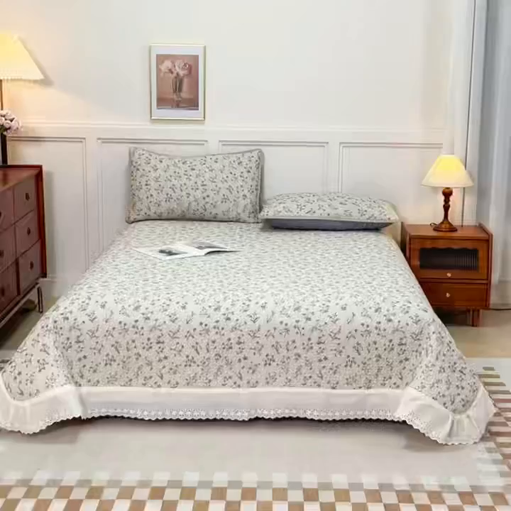 91家纺网 家纺一手货源 找家纺 拾小柒 2025年新款全棉双层纱床盖花边法式中古奶油风防滑床盖三件套 山野小咖