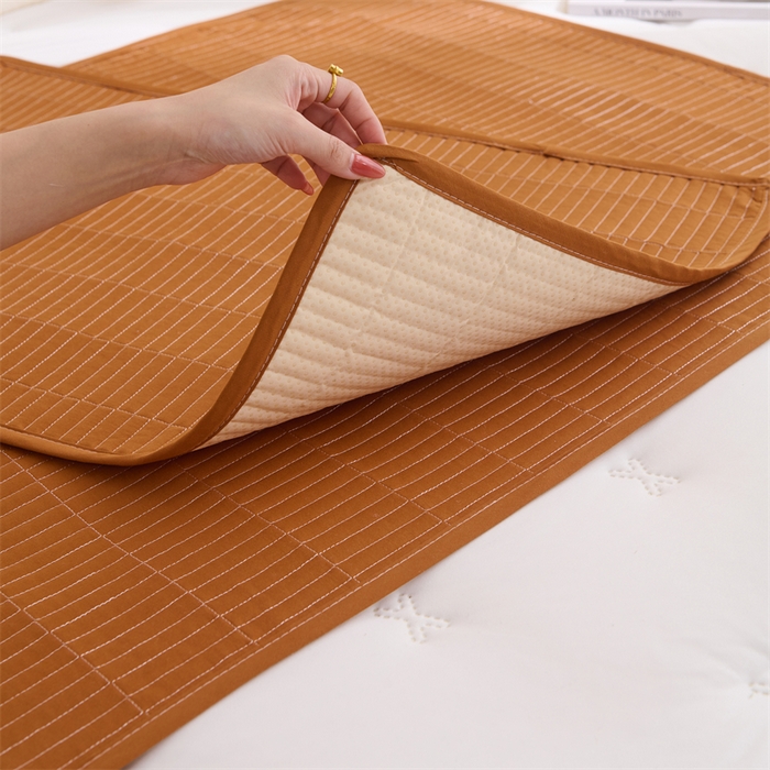 91家纺网 家纺一手货源 找家纺 拾小柒 2025新款全棉色织水洗棉防水隔脏姨妈垫护理垫 焦糖色