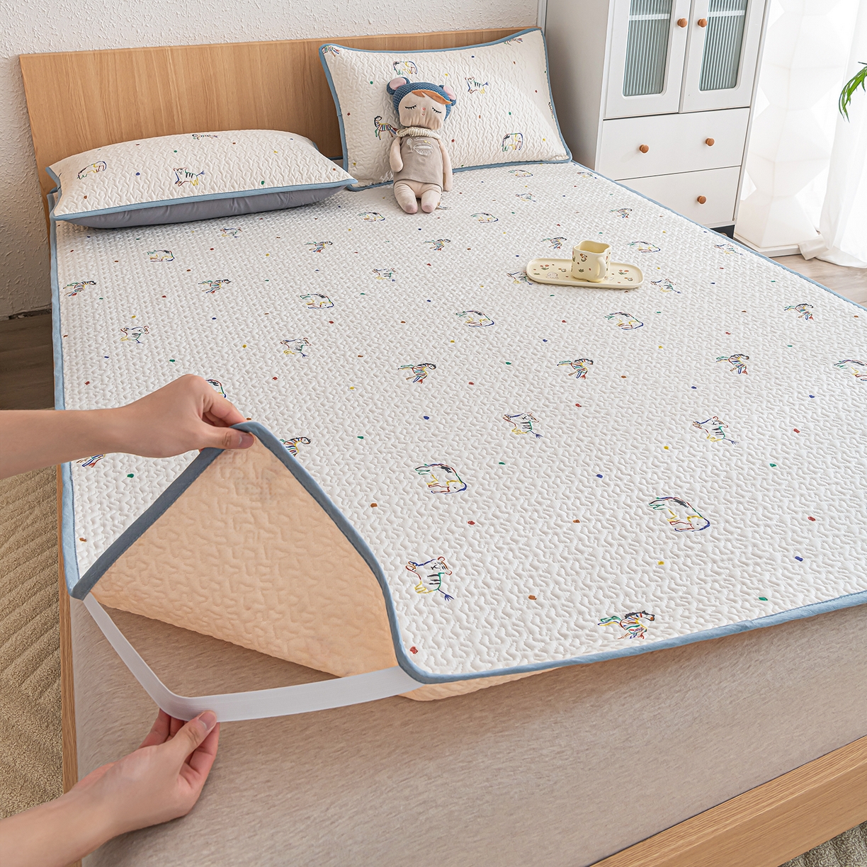 91家纺网 家纺一手货源 找家纺 拾小柒 2025年新款全棉双层纱床护垫纯棉防滑床盖床褥子软床垫 七彩童年