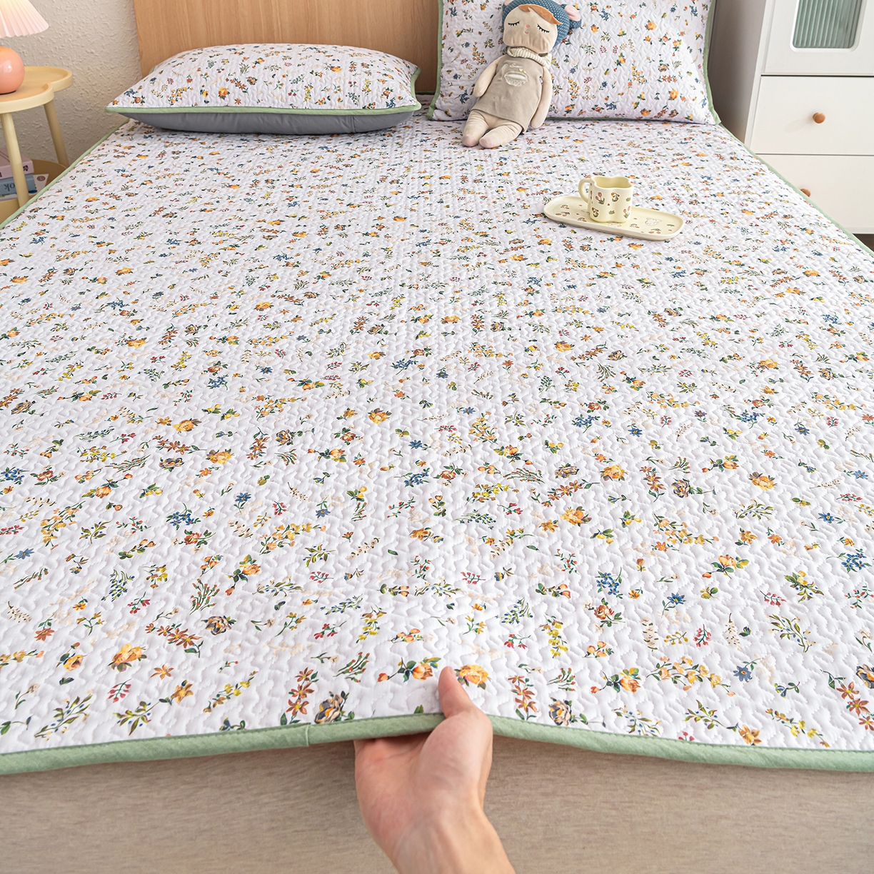 91家纺网 家纺一手货源 找家纺 拾小柒 2025年新款全棉双层纱床护垫纯棉防滑床盖床褥子软床垫 春色满园