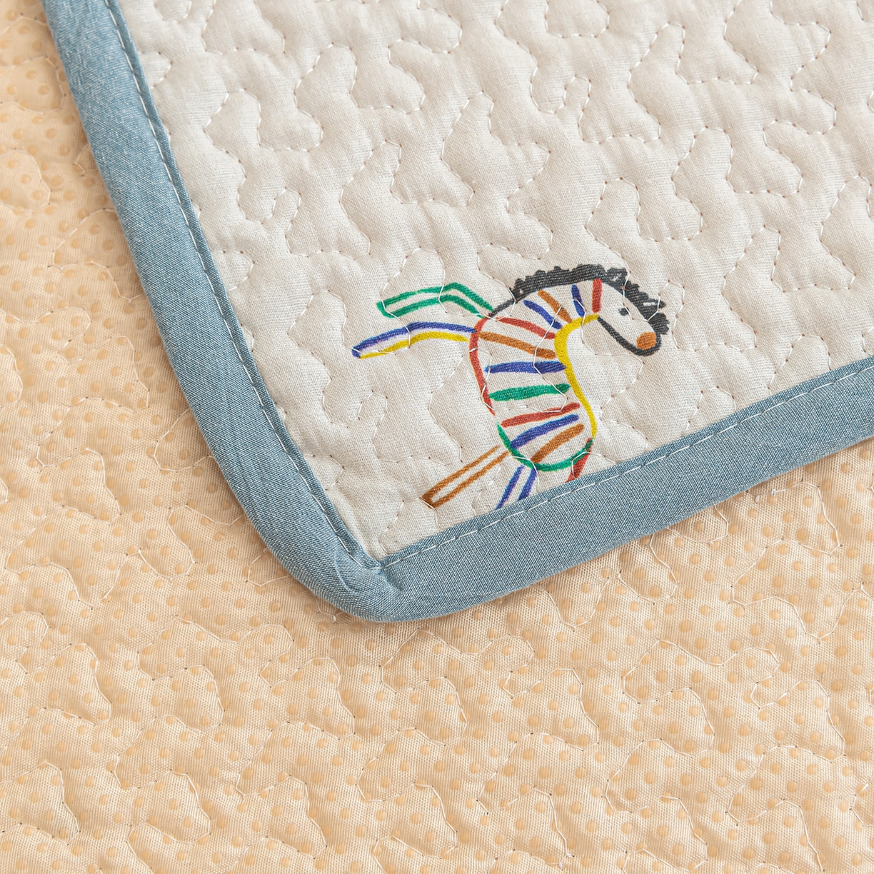 91家纺网 家纺一手货源 找家纺 拾小柒 2025年新款全棉双层纱床护垫纯棉防滑床盖床褥子软床垫 七彩童年