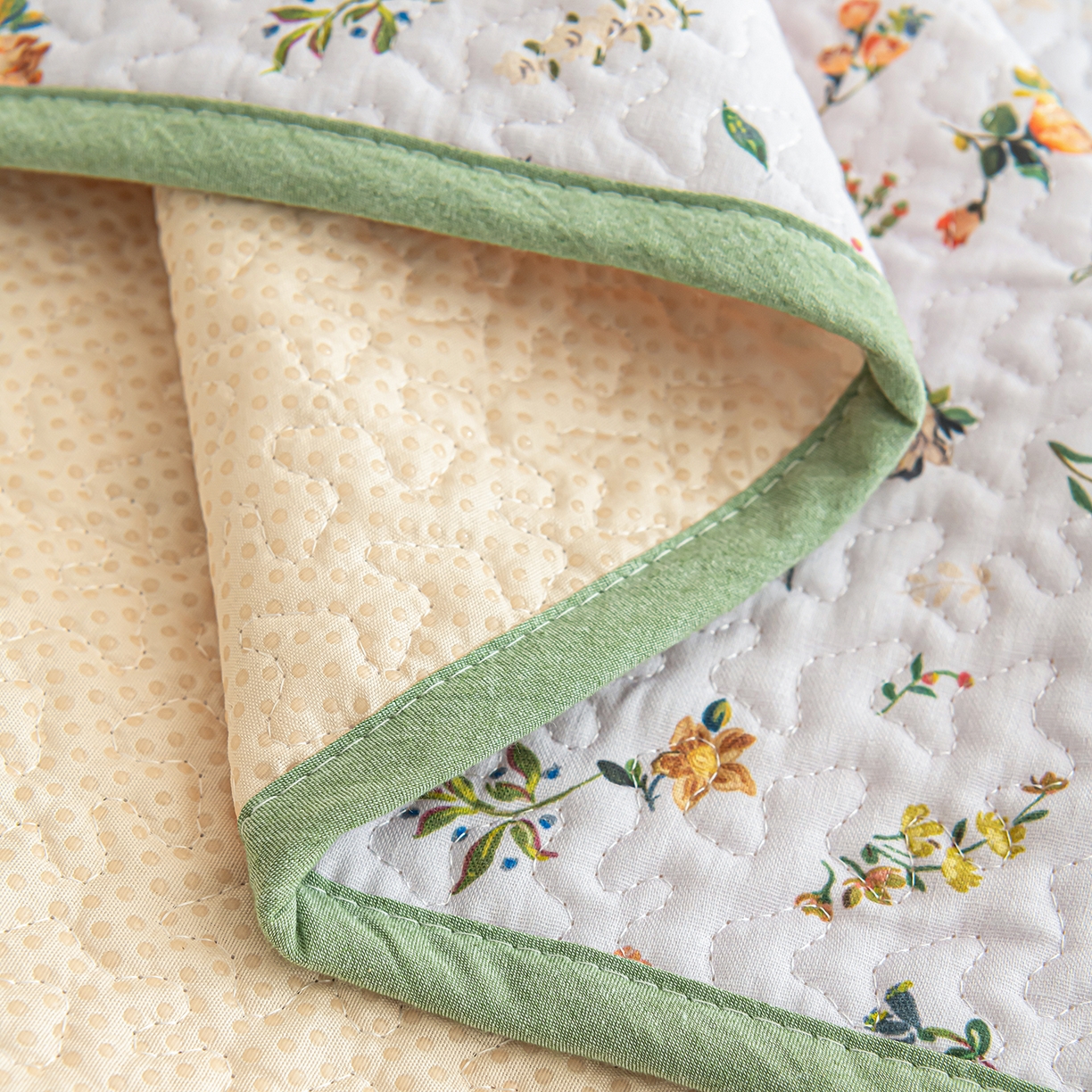 91家纺网 家纺一手货源 找家纺 拾小柒 2025年新款全棉双层纱床护垫纯棉防滑床盖床褥子软床垫 春色满园