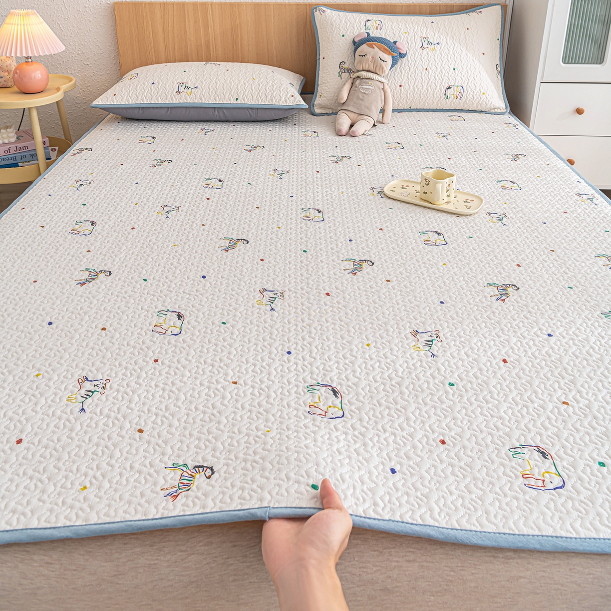 91家纺网 家纺一手货源 找家纺 拾小柒 2025年新款全棉双层纱床护垫纯棉防滑床盖床褥子软床垫 七彩童年