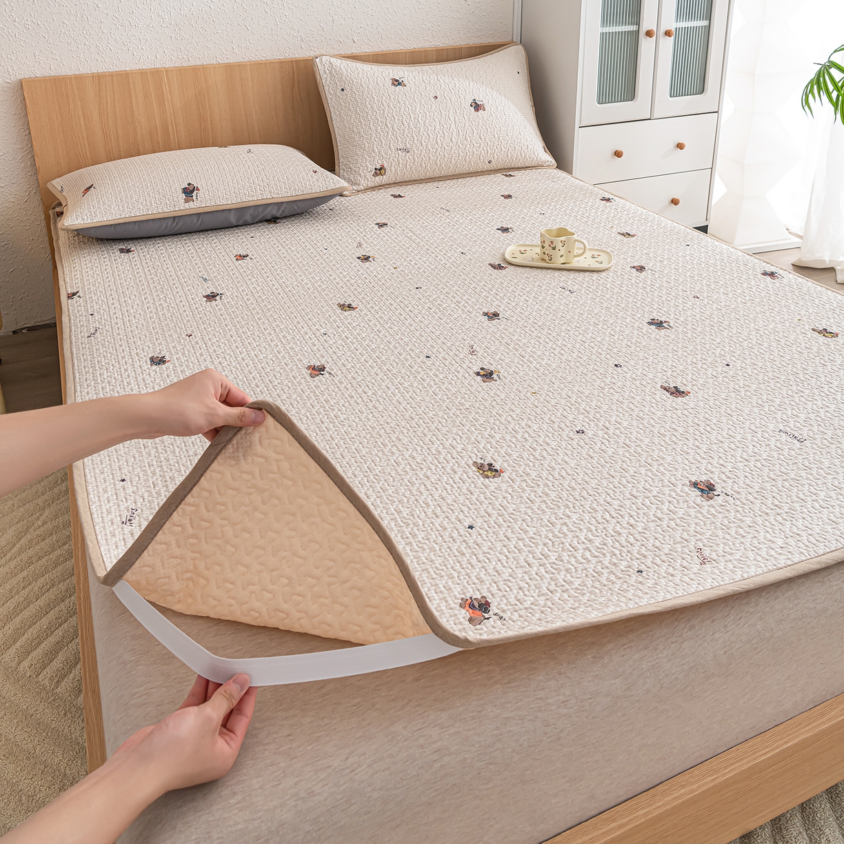 91家纺网 家纺一手货源 找家纺 拾小柒 2025年新款全棉双层纱床护垫纯棉防滑床盖床褥子软床垫 格子狗米