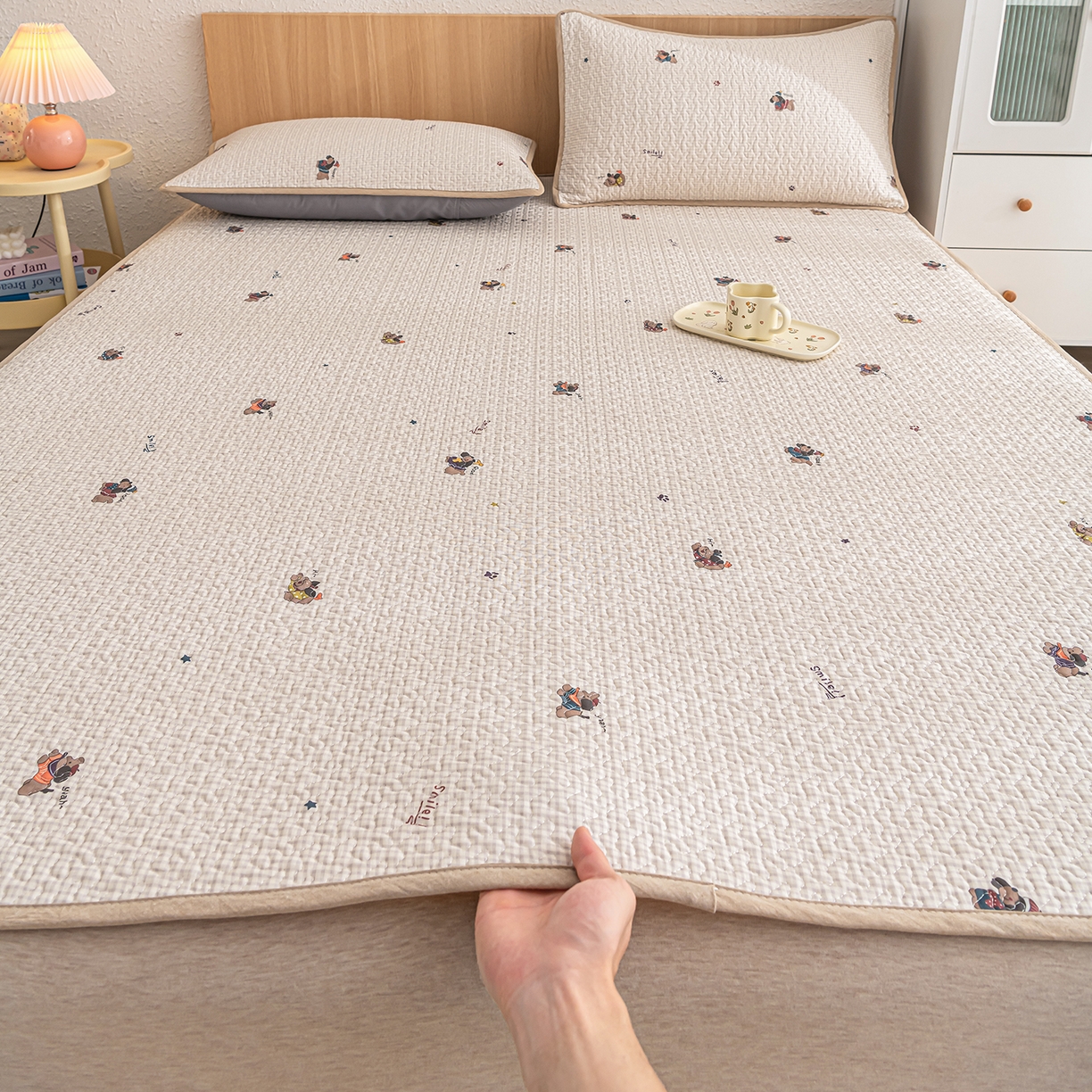 91家纺网 家纺一手货源 找家纺 拾小柒 2025年新款全棉双层纱床护垫纯棉防滑床盖床褥子软床垫 格子狗米