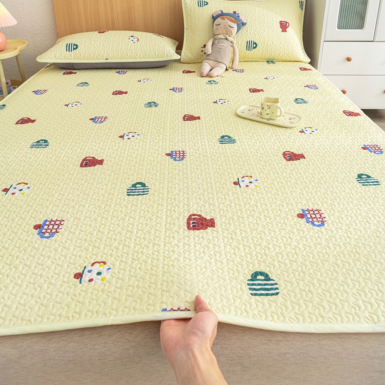 91家纺网 家纺一手货源 找家纺 拾小柒 2025年新款全棉双层纱床护垫纯棉防滑床盖床褥子软床垫 彩色杯黄