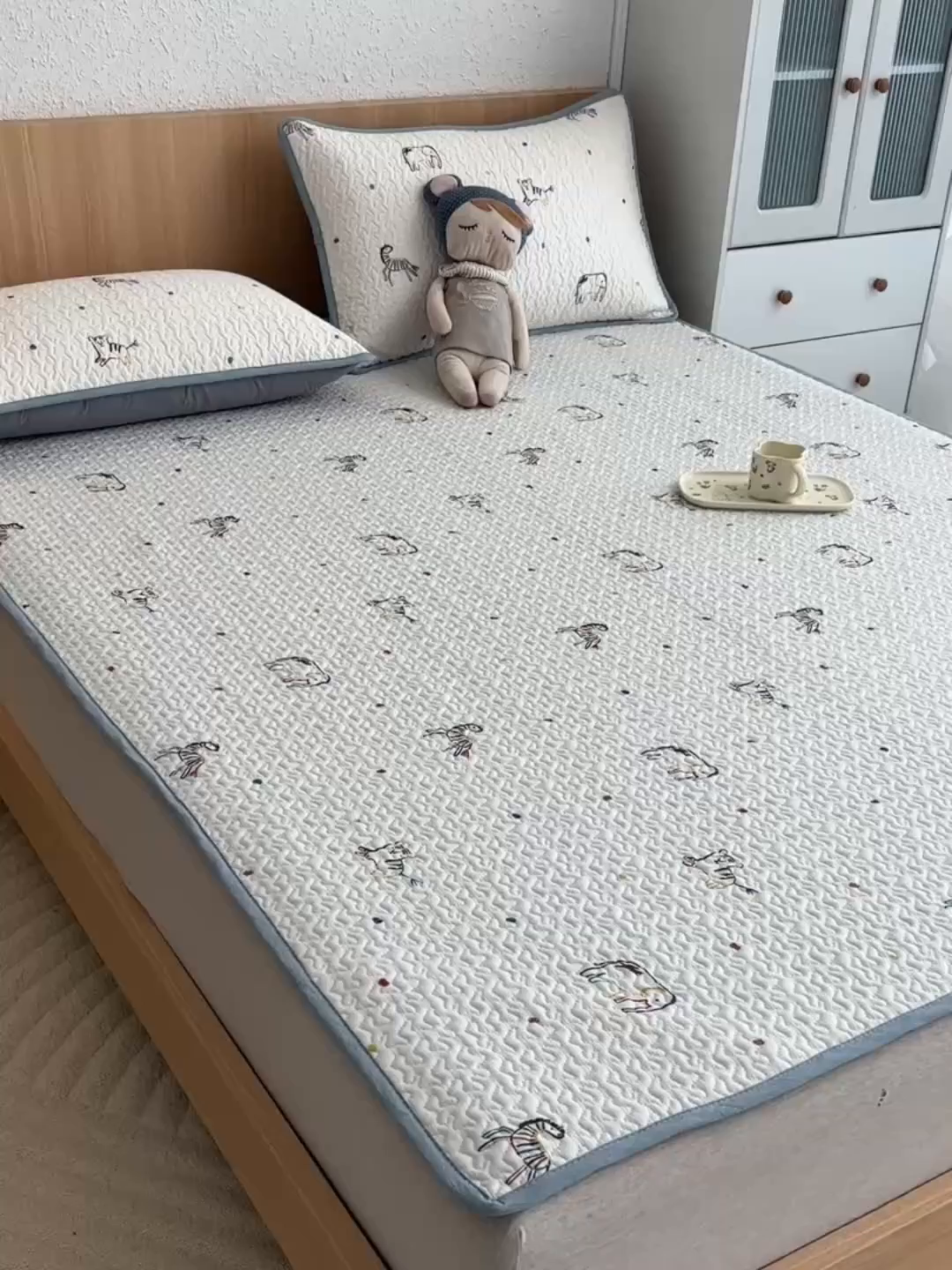 91家纺网 家纺一手货源 找家纺 拾小柒 2025年新款全棉双层纱床护垫纯棉防滑床盖床褥子软床垫 七彩童年