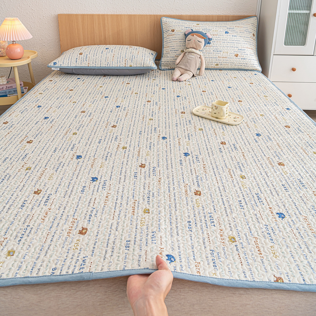 91家纺网 家纺一手货源 找家纺 拾小柒 2025年新款全棉双层纱床护垫纯棉防滑床盖床褥子软床垫 英文象蓝