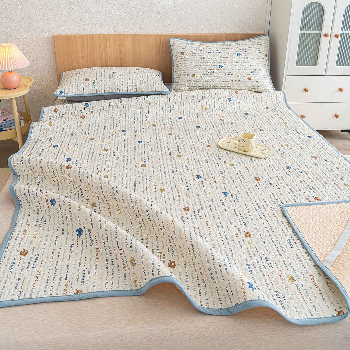 91家纺网 家纺一手货源 找家纺 拾小柒 2025年新款全棉双层纱床护垫纯棉防滑床盖床褥子软床垫 英文象蓝