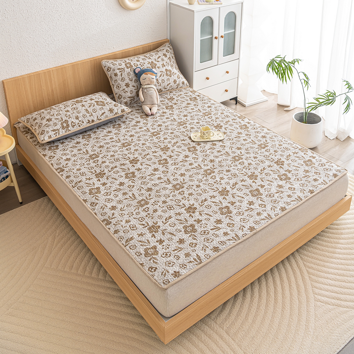 91家纺网 家纺一手货源 找家纺 拾小柒 2025年新款全棉双层纱床护垫纯棉防滑床盖床褥子软床垫 忘忧草咖