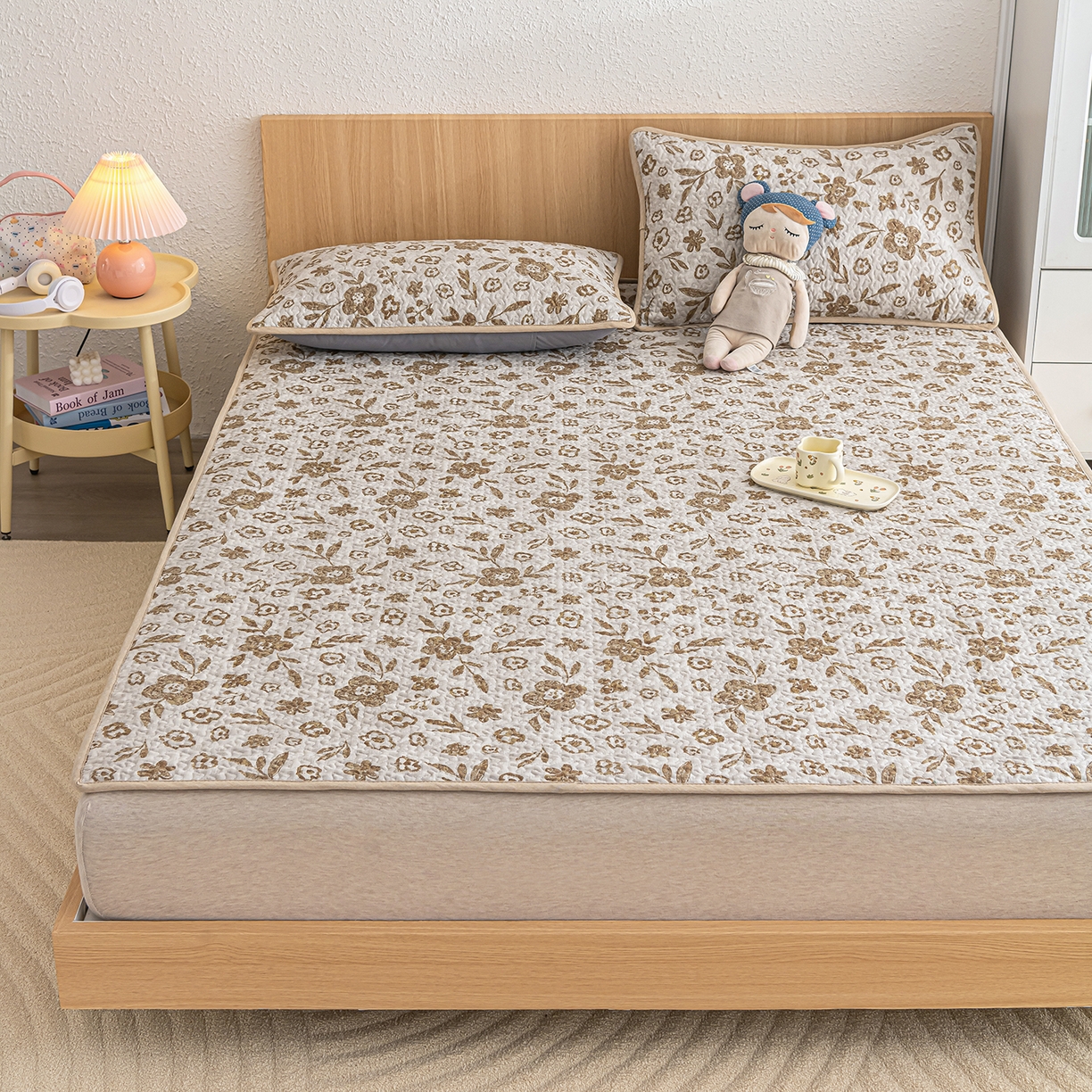 91家纺网 家纺一手货源 找家纺 拾小柒 2025年新款全棉双层纱床护垫纯棉防滑床盖床褥子软床垫 忘忧草咖