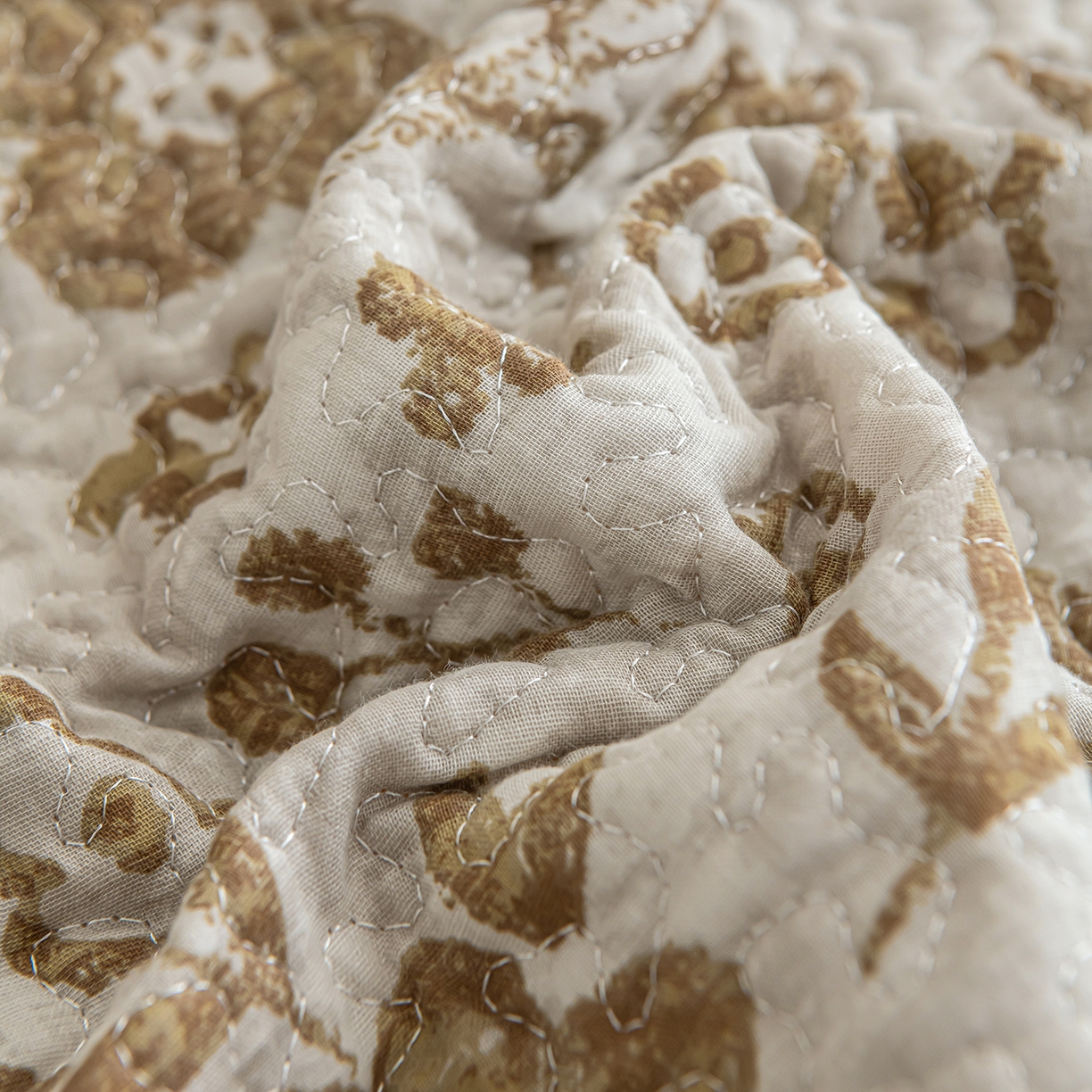 91家纺网 家纺一手货源 找家纺 拾小柒 2025年新款全棉双层纱床护垫纯棉防滑床盖床褥子软床垫 忘忧草咖