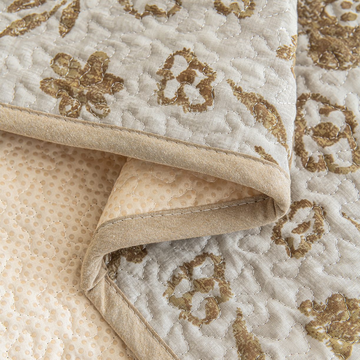 91家纺网 家纺一手货源 找家纺 拾小柒 2025年新款全棉双层纱床护垫纯棉防滑床盖床褥子软床垫 忘忧草咖