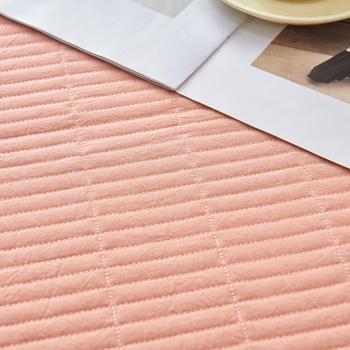 91家纺网 家纺一手货源 找家纺 拾小柒 2025新款A类全棉水洗棉床盖防水隔尿床护垫防滑隔脏姨妈垫 粉玉色