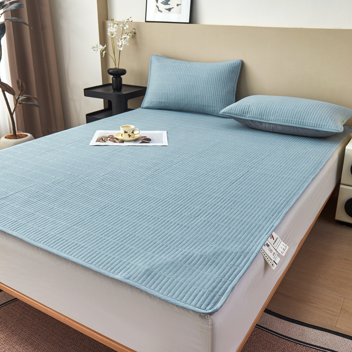 91家纺网 家纺一手货源 找家纺 拾小柒 2025新款A类全棉水洗棉床盖防水隔尿床护垫防滑隔脏姨妈垫 浅蓝色