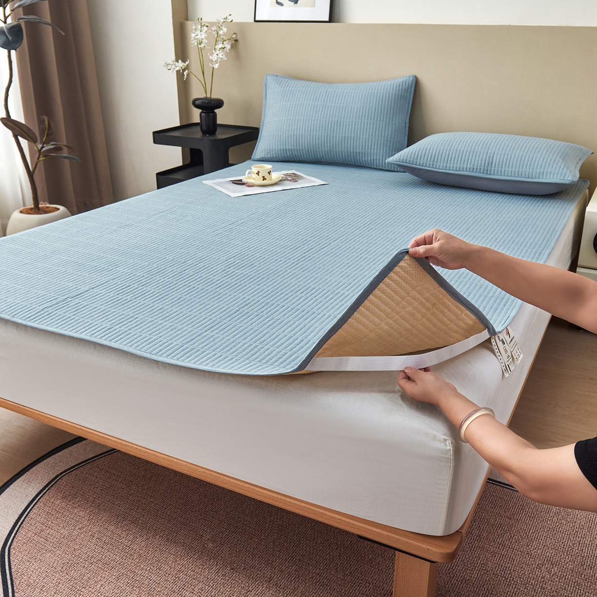 91家纺网 家纺一手货源 找家纺 拾小柒 2025新款A类全棉水洗棉床盖防水隔尿床护垫防滑隔脏姨妈垫 浅蓝色