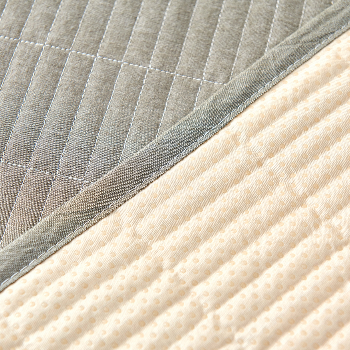 91家纺网 家纺一手货源 找家纺 拾小柒 2025新款A类全棉水洗棉床盖防水隔尿床护垫防滑隔脏姨妈垫 青灰色