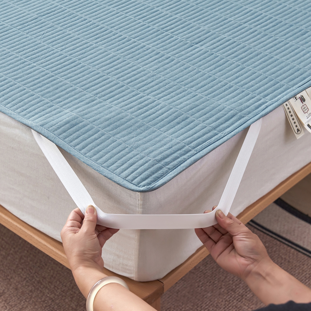 91家纺网 家纺一手货源 找家纺 拾小柒 2025新款A类全棉水洗棉床盖防水隔尿床护垫防滑隔脏姨妈垫 浅蓝色