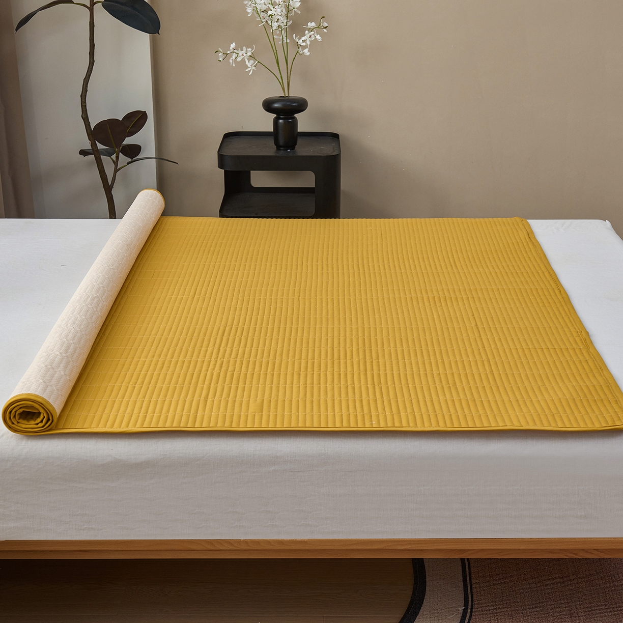 91家纺网 家纺一手货源 找家纺 拾小柒 2025新款A类全棉水洗棉床盖防水隔尿床护垫防滑隔脏姨妈垫 姜黄色