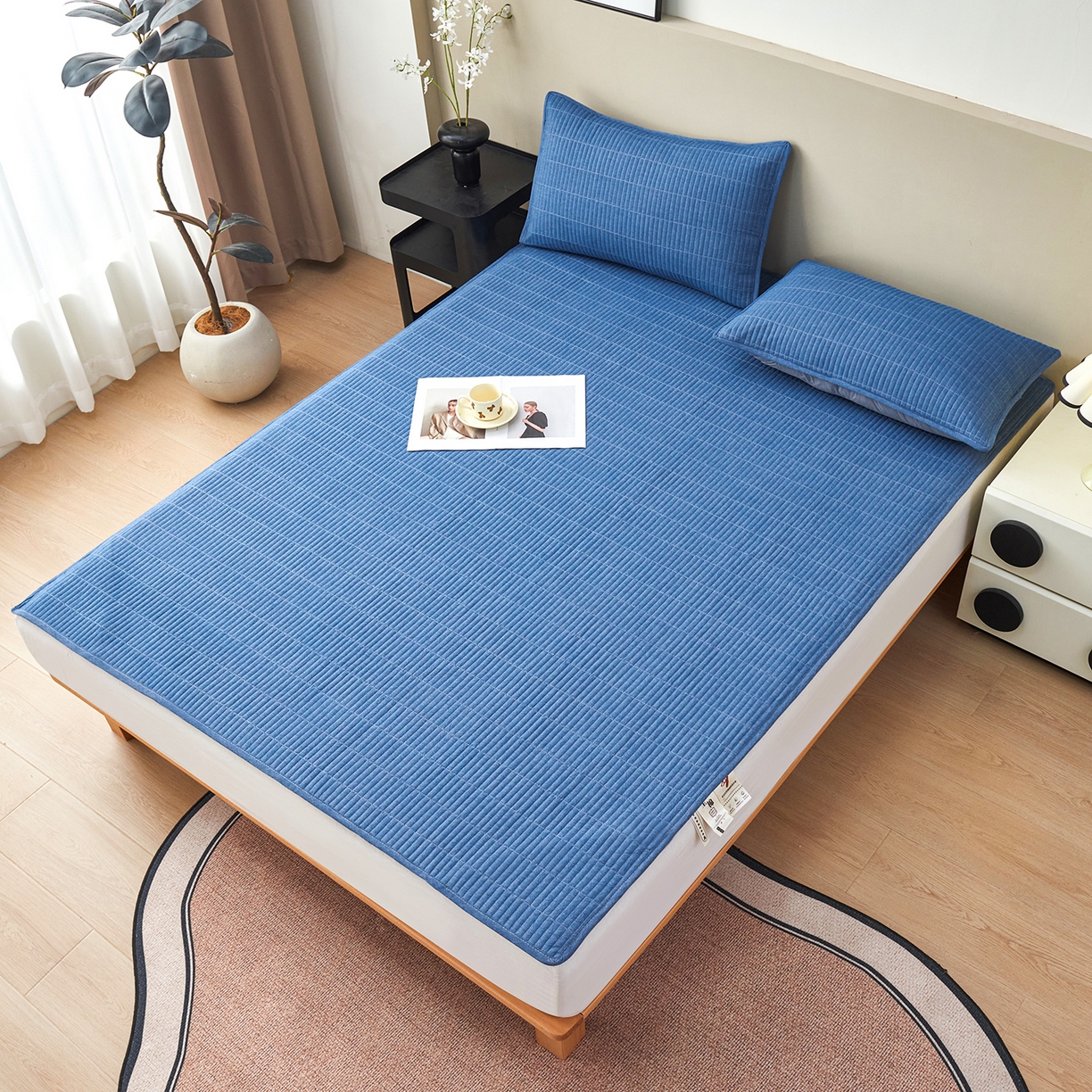 91家纺网 家纺一手货源 找家纺 拾小柒 2025新款A类全棉水洗棉床盖防水隔尿床护垫防滑隔脏姨妈垫 牛仔蓝