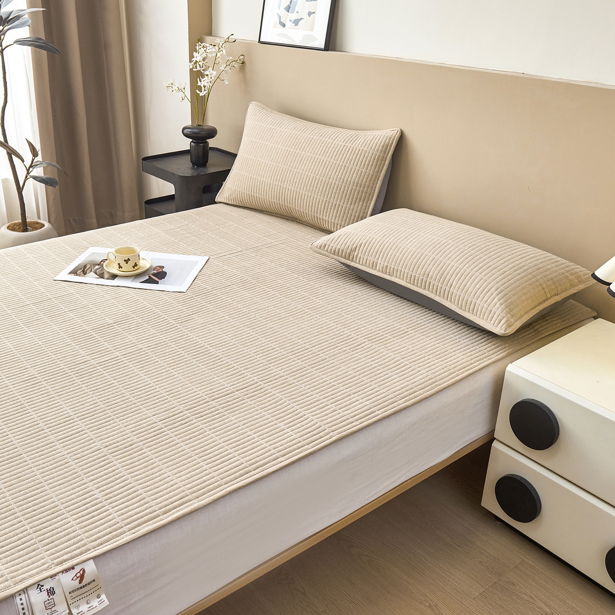 91家纺网 家纺一手货源 找家纺 拾小柒 2025新款A类全棉水洗棉床盖防水隔尿床护垫防滑隔脏姨妈垫 卡其色