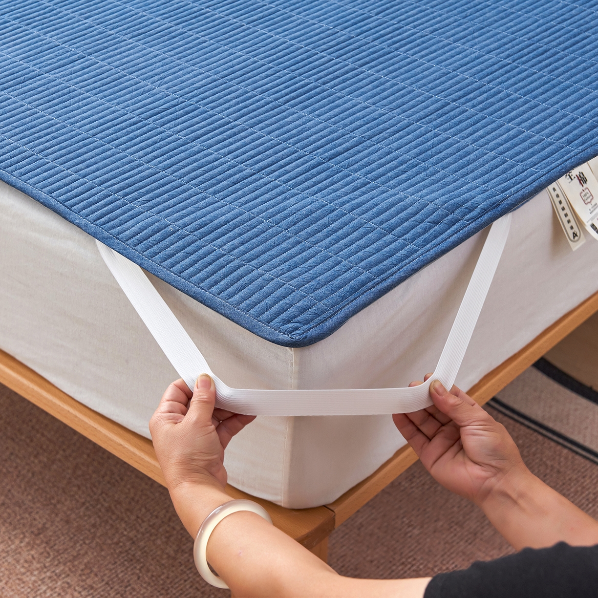 91家纺网 家纺一手货源 找家纺 拾小柒 2025新款A类全棉水洗棉床盖防水隔尿床护垫防滑隔脏姨妈垫 牛仔蓝