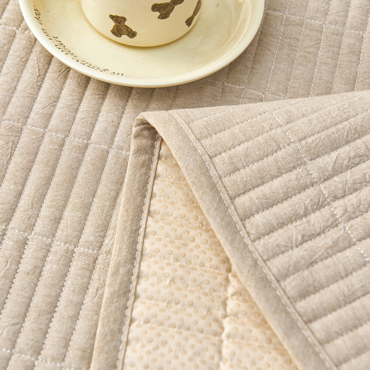 91家纺网 家纺一手货源 找家纺 拾小柒 2025新款A类全棉水洗棉床盖防水隔尿床护垫防滑隔脏姨妈垫 卡其色