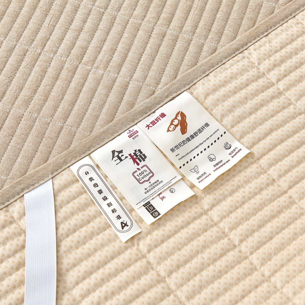 91家纺网 家纺一手货源 找家纺 拾小柒 2025新款A类全棉水洗棉床盖防水隔尿床护垫防滑隔脏姨妈垫 卡其色