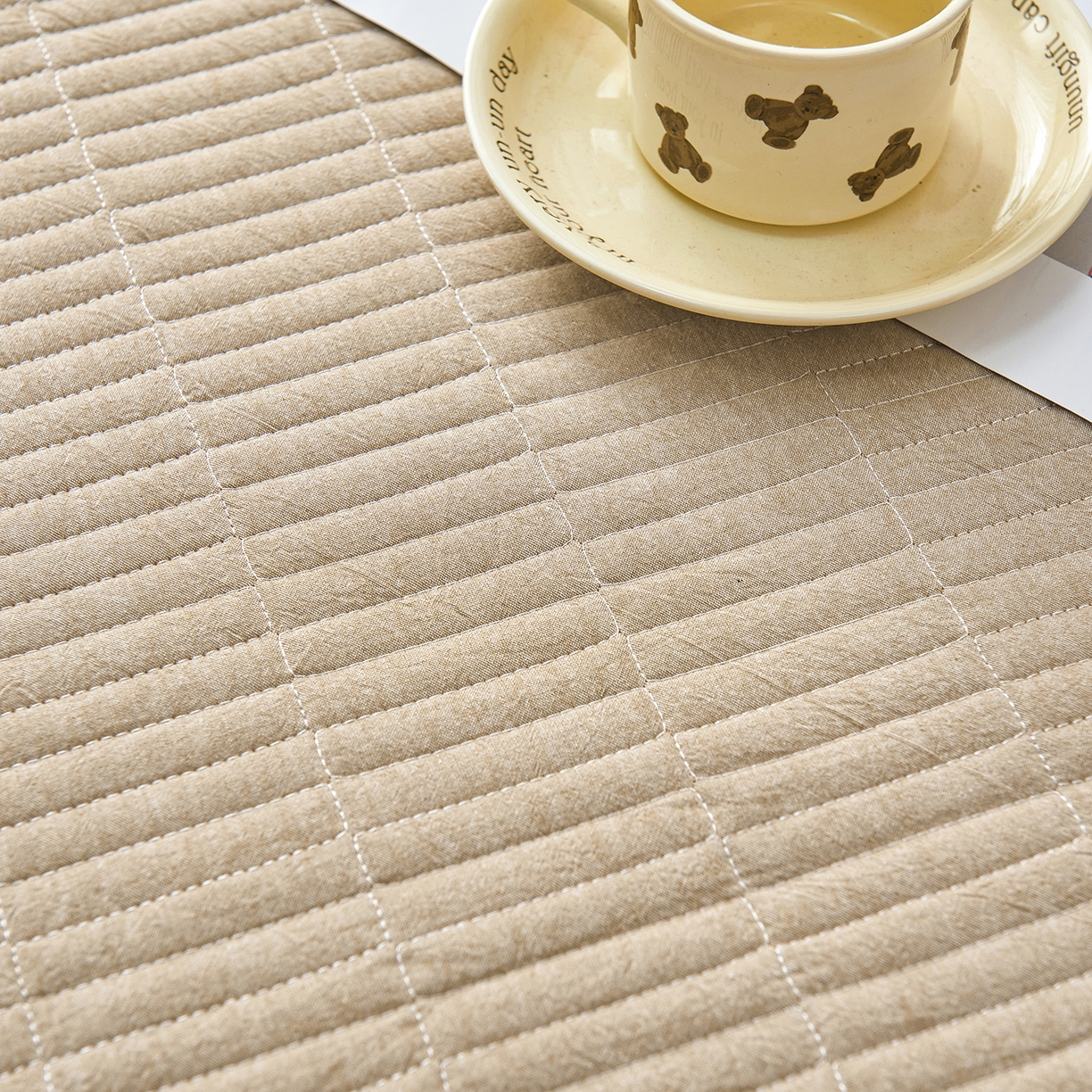 91家纺网 家纺一手货源 找家纺 拾小柒 2025新款A类全棉水洗棉床盖防水隔尿床护垫防滑隔脏姨妈垫 卡其色