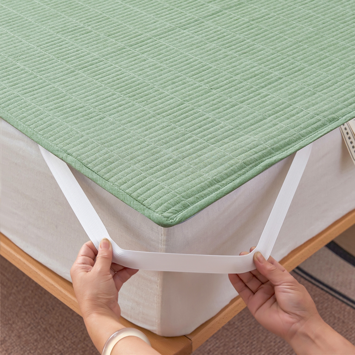 91家纺网 家纺一手货源 找家纺 拾小柒 2025新款A类全棉水洗棉床盖防水隔尿床护垫防滑隔脏姨妈垫 浅绿色