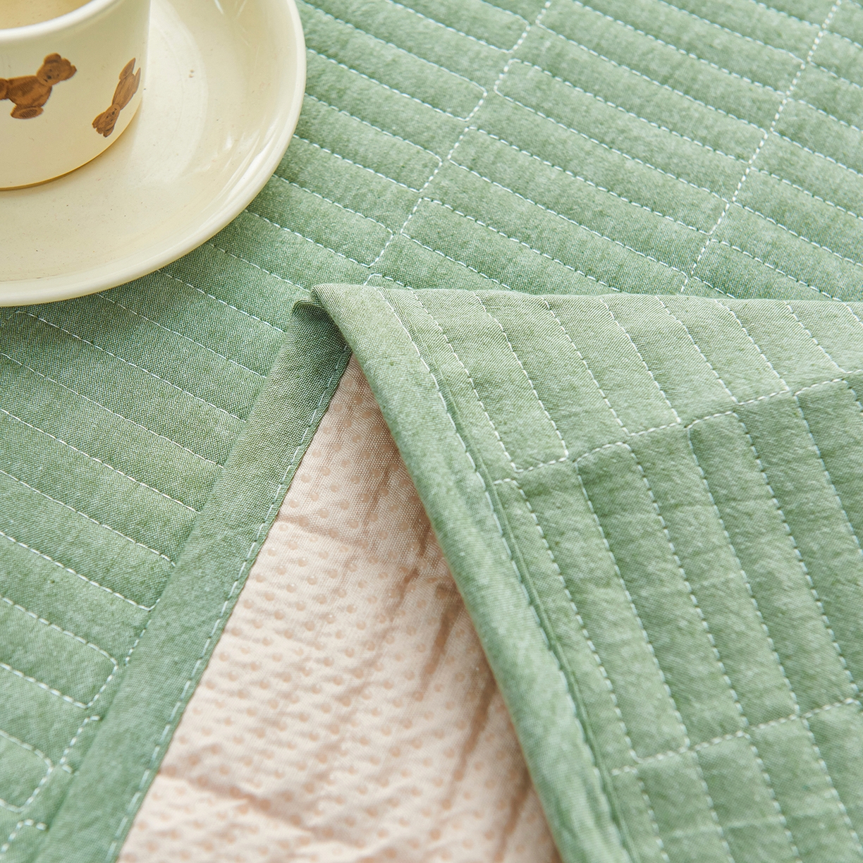 91家纺网 家纺一手货源 找家纺 拾小柒 2025新款A类全棉水洗棉床盖防水隔尿床护垫防滑隔脏姨妈垫 浅绿色